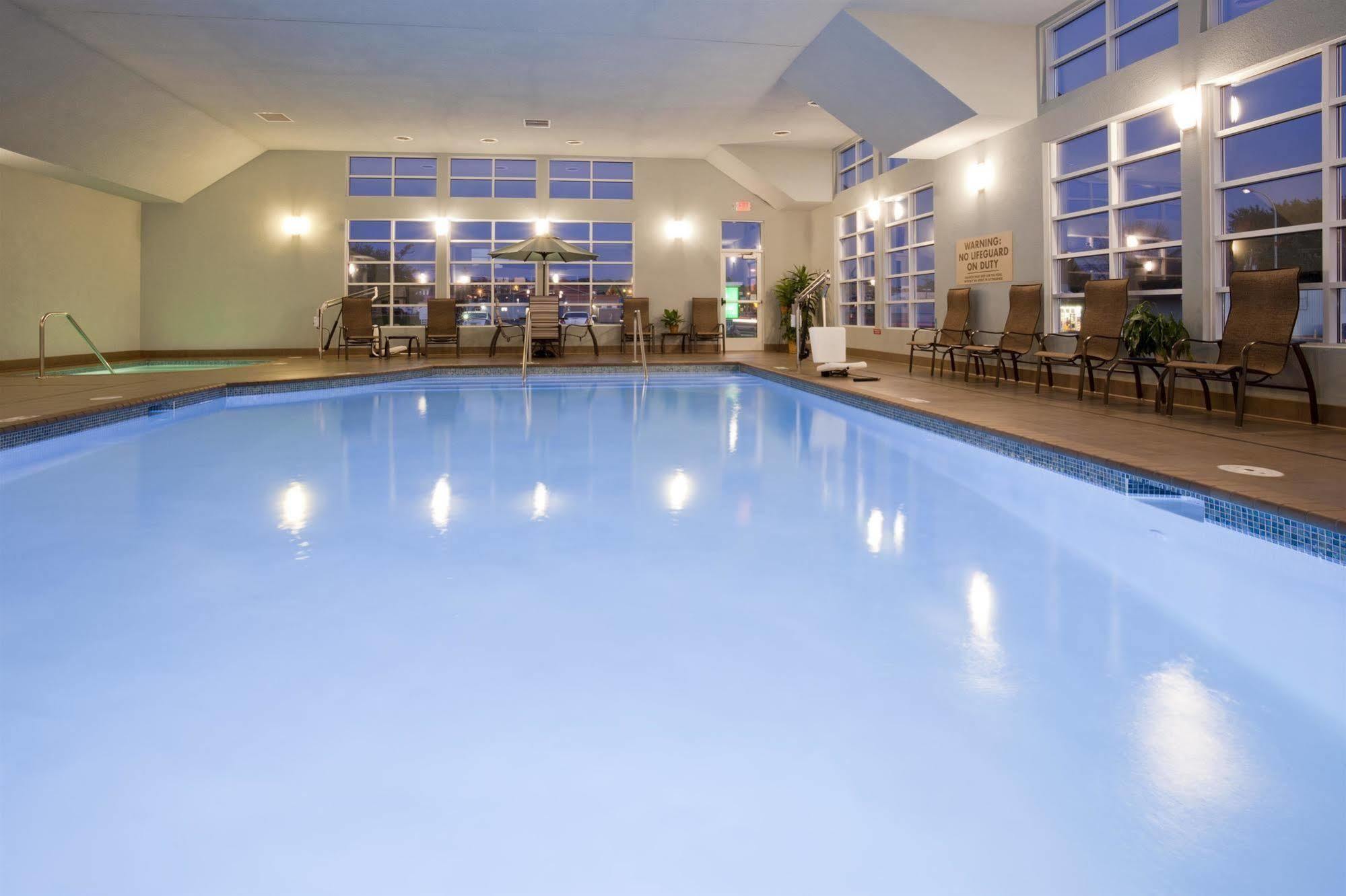 Grandstay Hotel & Suites - Glenwood Экстерьер фото